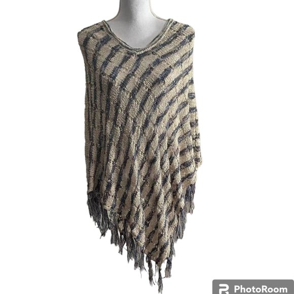 CHICO'S Soft Poncho Shawl with Fringe - Picture 1 of 14